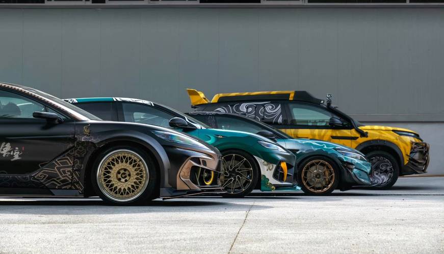 ##年轻男女大桥上骑电摩“翘头”炫技 ##年轻男女大桥上骑电摩“翘头”炫技